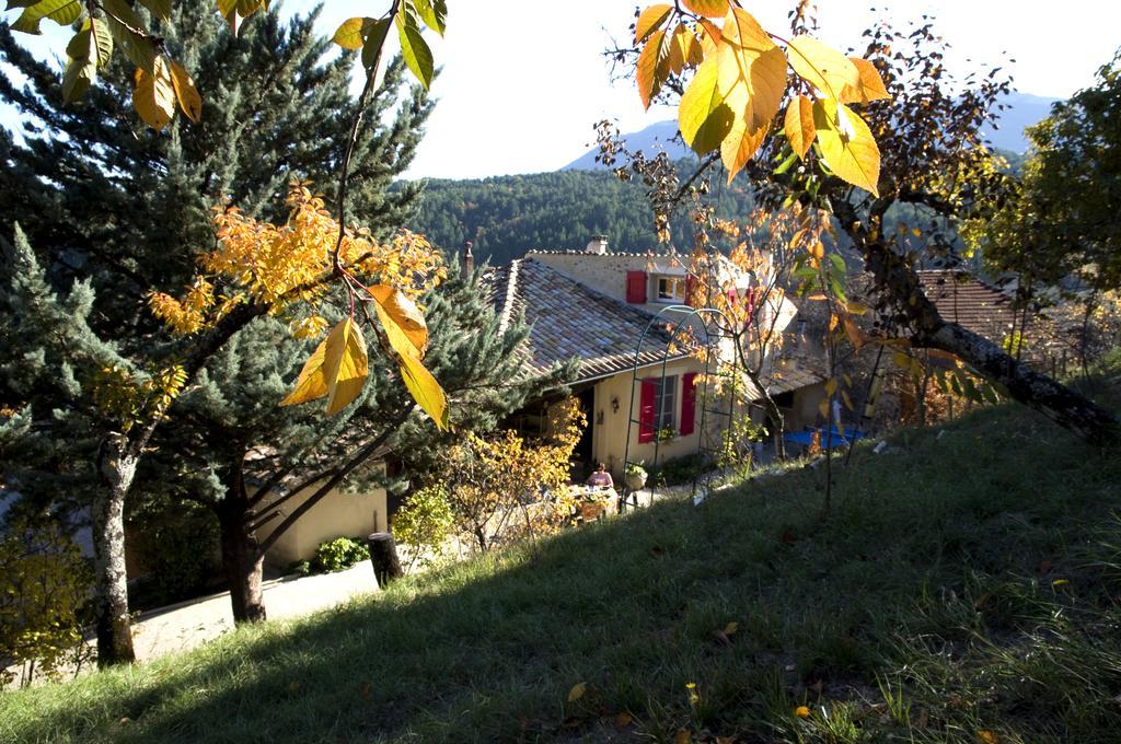 La Grange D'Agnes Bed & Breakfast Montmaur-en-Diois Bagian luar foto